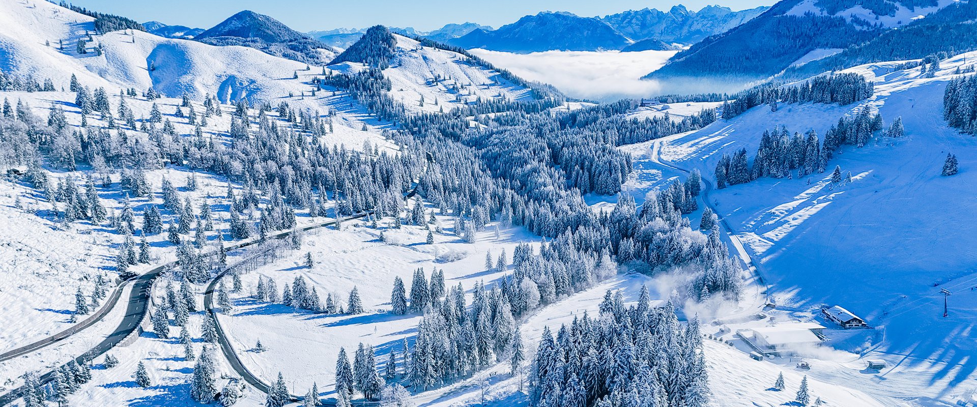 Verschneite Berglandschaft über Bayrischzell